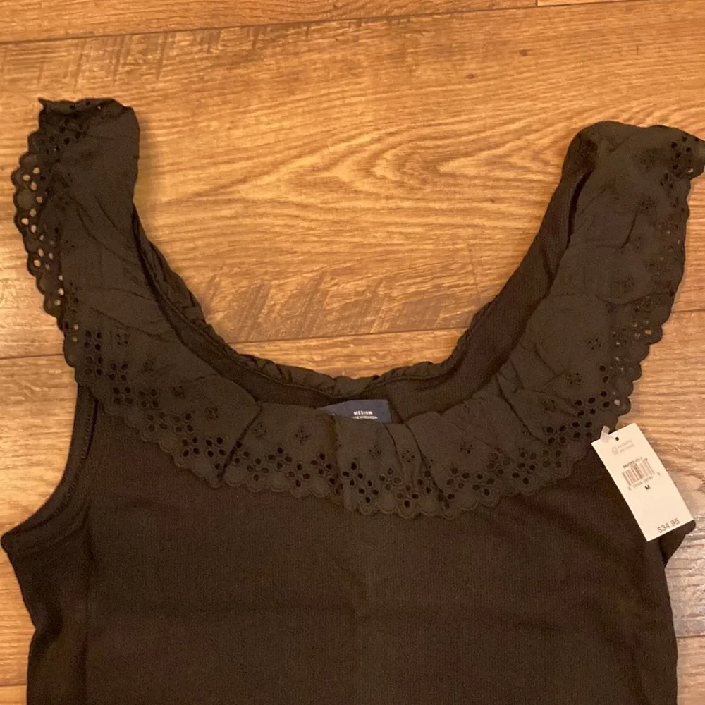 Gap Eyelet Ruffle Neck Rib Tank Top, Medium - Picture 2 of 4